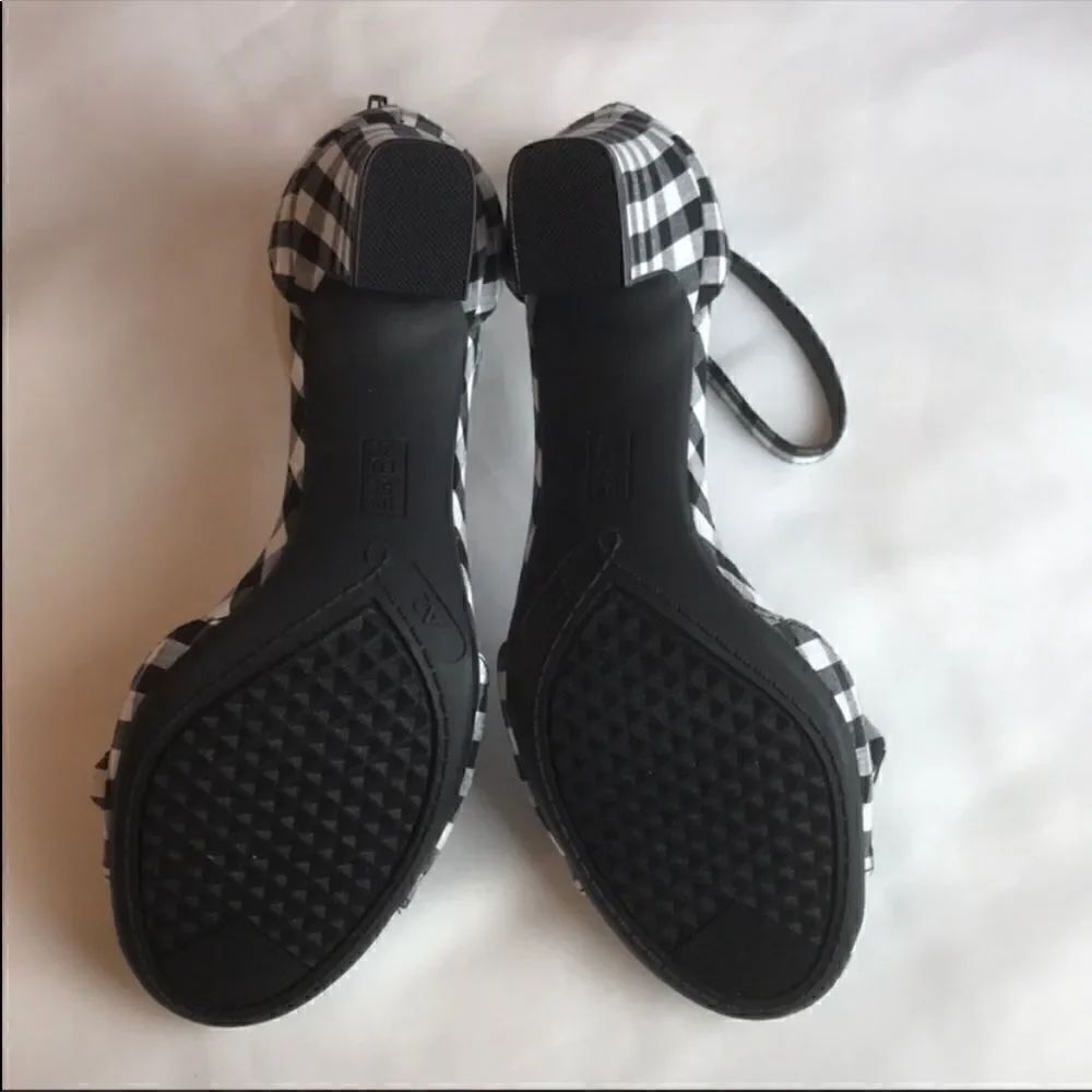 AEROSOLES BELLA BLACK AND WHITE SANDALS. … - Picture 6 of 6